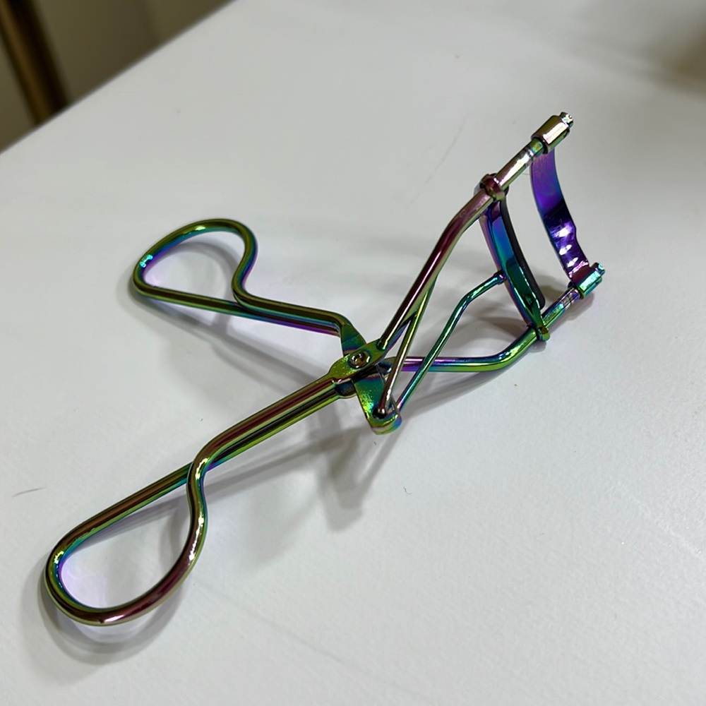 Eyelash curler